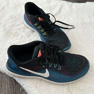 Women’s Nike Tennis Shoes